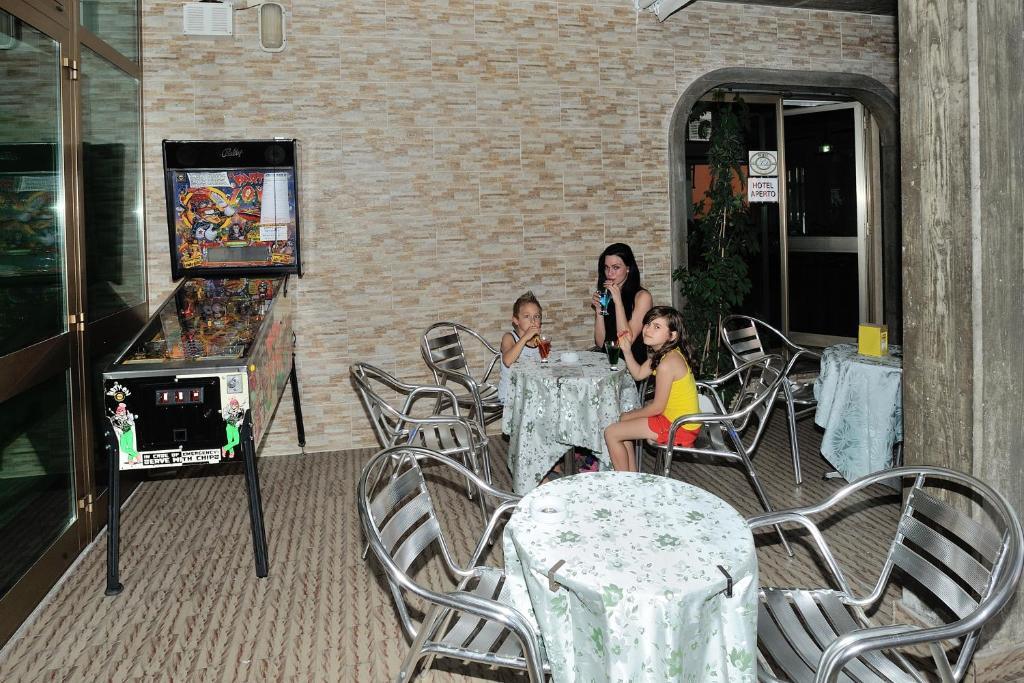 Hotel Lidia ألبا أدرياتيكا المظهر الخارجي الصورة