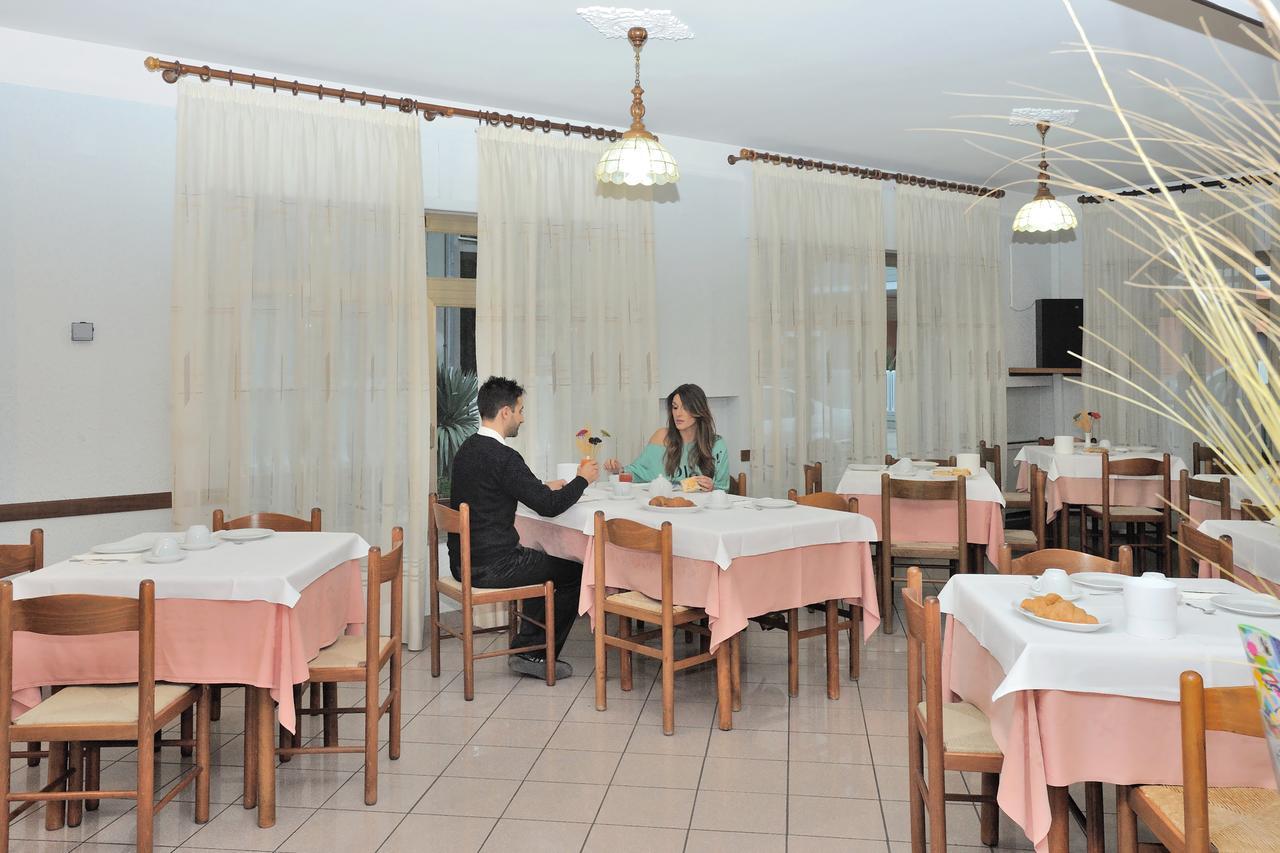 Hotel Lidia ألبا أدرياتيكا المظهر الخارجي الصورة