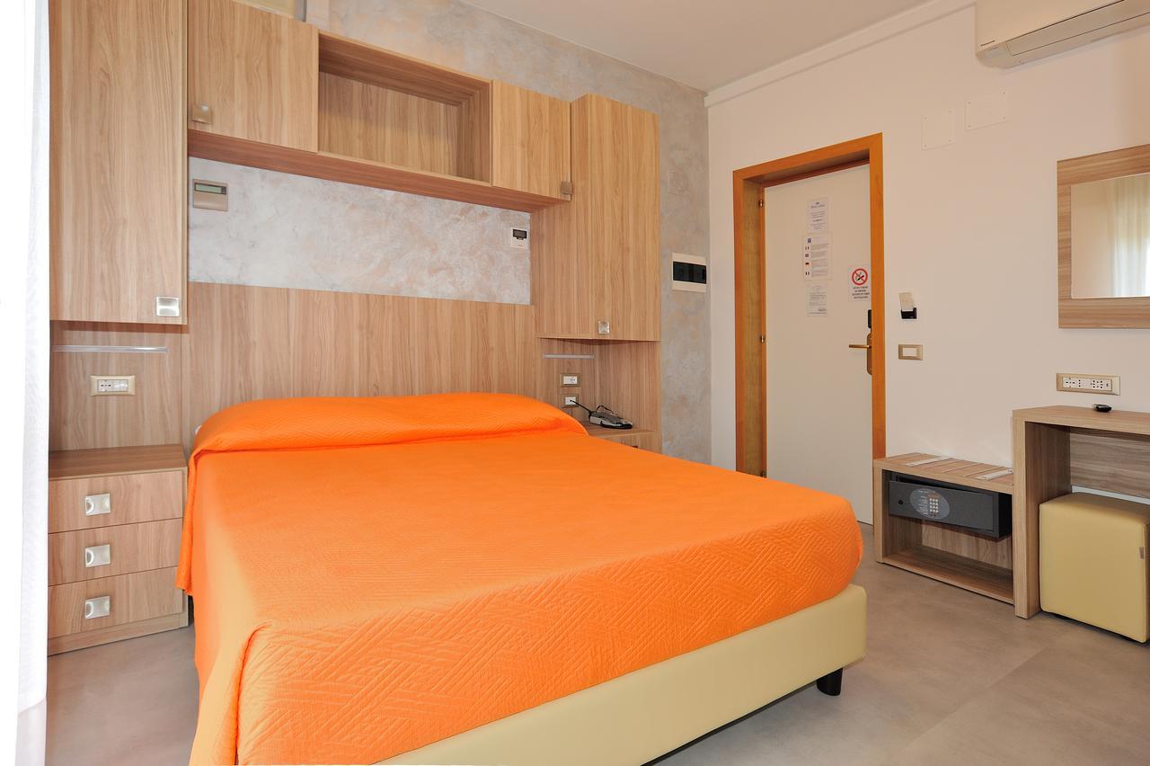 Hotel Lidia ألبا أدرياتيكا المظهر الخارجي الصورة