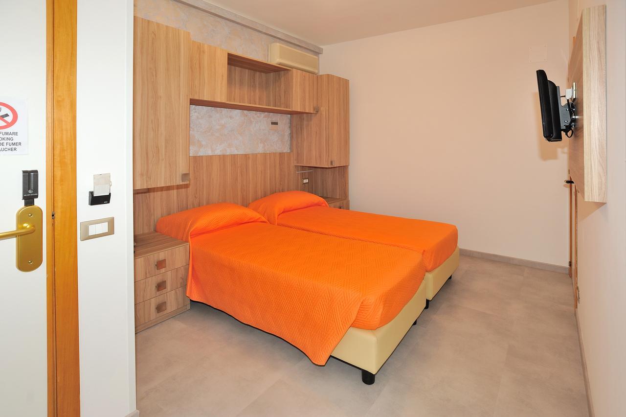 Hotel Lidia ألبا أدرياتيكا المظهر الخارجي الصورة